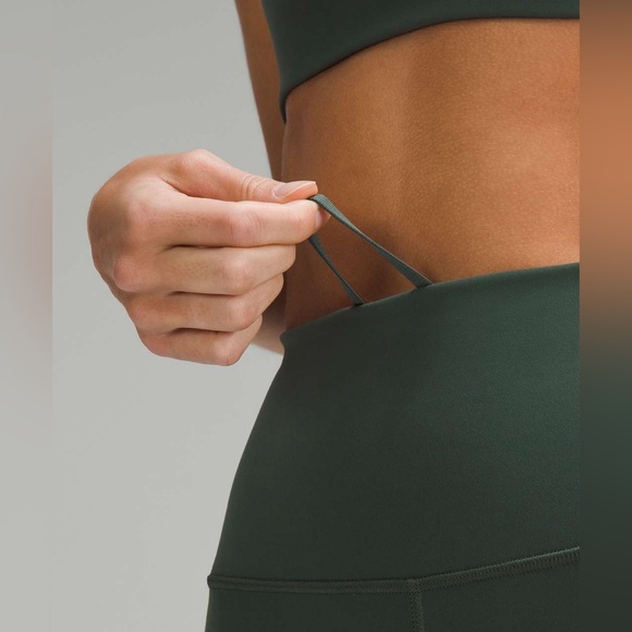 Wunder Train High-Rise Tight with Pockets 25" in Dark Forest - Picture 5 of 8